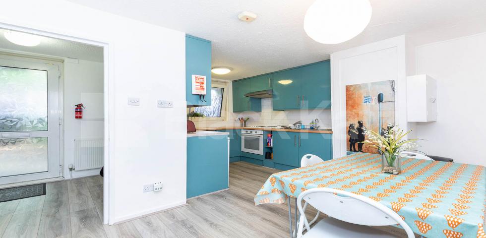 			3 Bedroom, 1 bath, 1 reception Flat			 Oakley Square, Camden